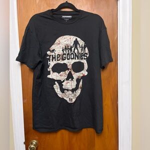 🆕Black Graphic Tee with Skull Design.     AA